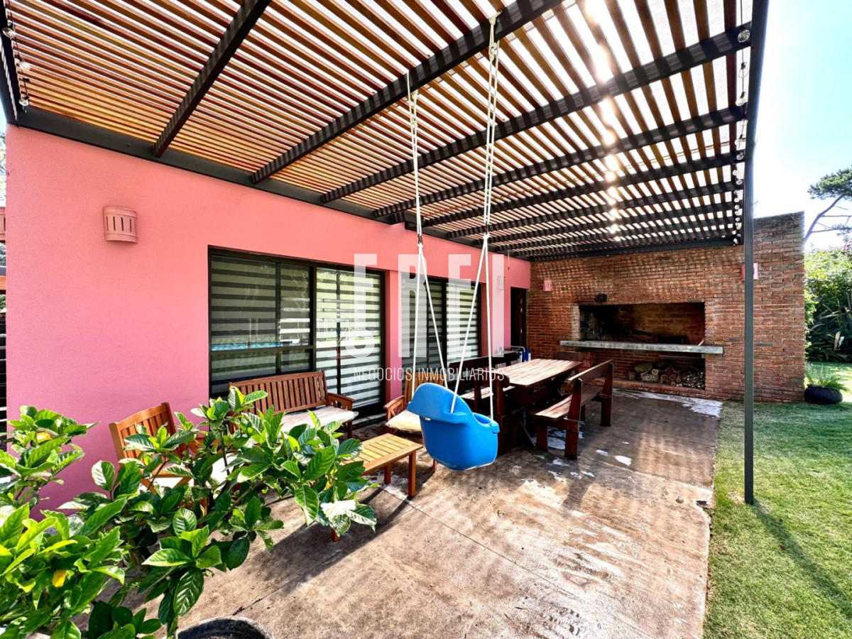 Casa ID.637 - Casa 2 dormitorios en Pinares, parrillero, piscina y jacuzzi.