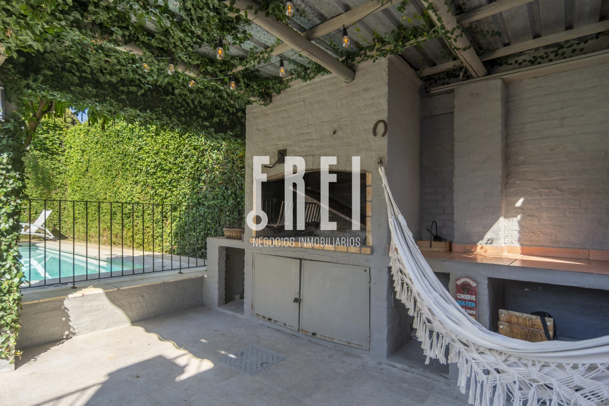 Casa ID.88 - HERMOSA CASA EN VENTA 3 DORMITORIOS+ CASA DE HUESPEDES PISCINA Y PARRILLERO