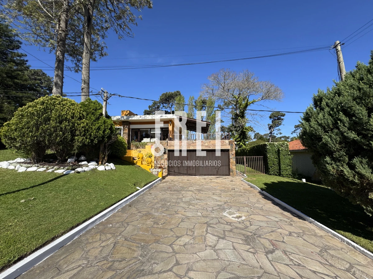 Casa ID.621 - Chalet 4 dormitorios en alquiler temporal Punta del Este