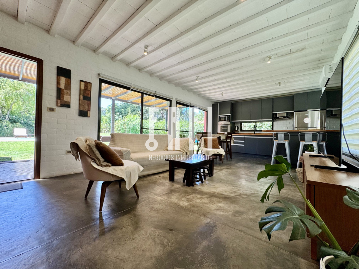 Casa ID.637 - Casa 2 dormitorios en Pinares, parrillero, piscina y jacuzzi.