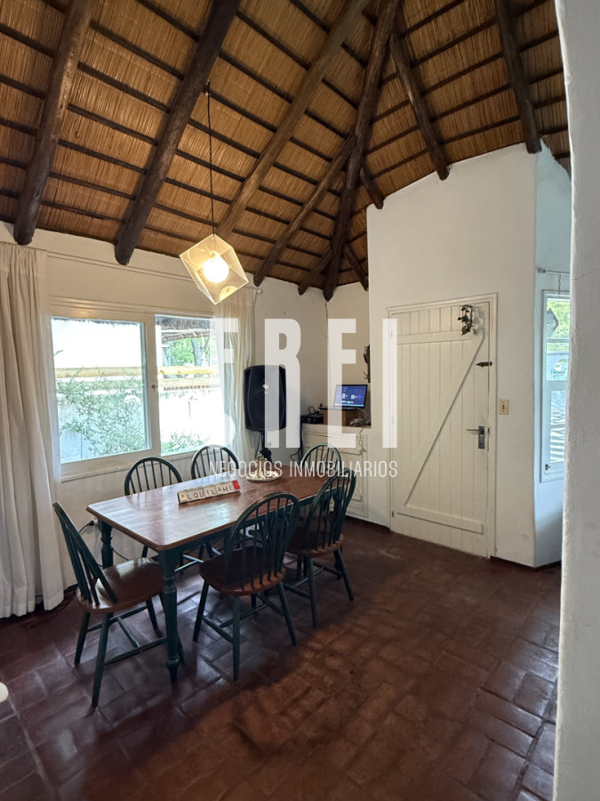 Casa ID.705 - ALQUILER TEMPORAL CASA EN LA BARRA, PUNTA DEL ESTE. CAPACIDAD 9 PERSONAS.