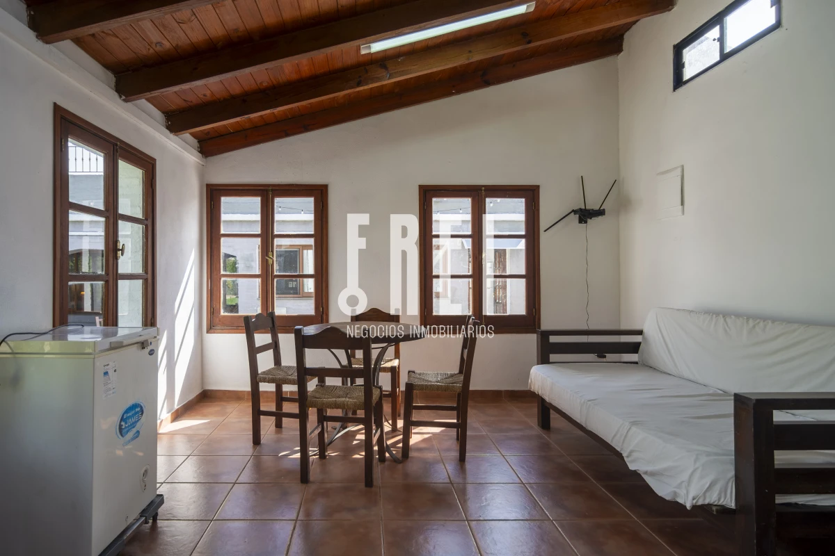 Casa ID.88 - HERMOSA CASA EN VENTA 3 DORMITORIOS+ CASA DE HUESPEDES PISCINA Y PARRILLERO