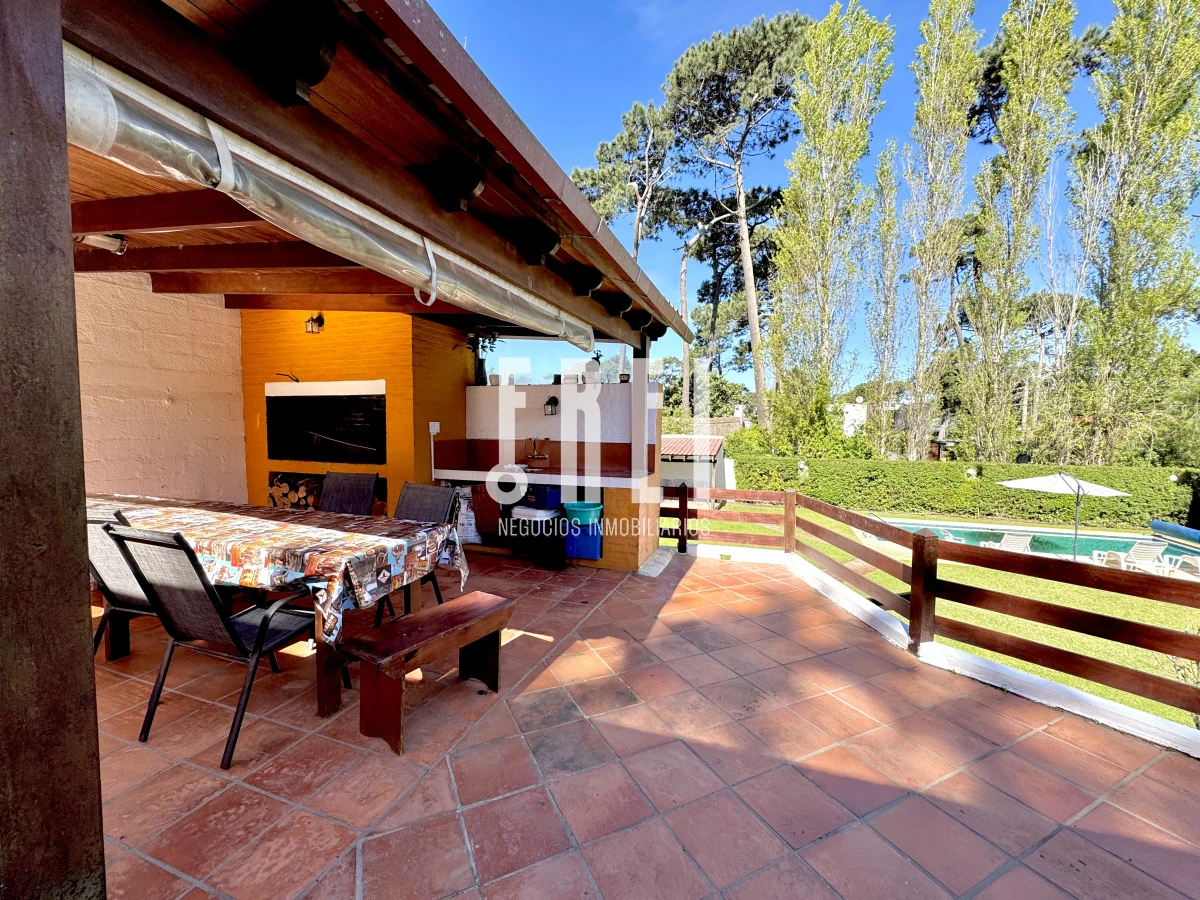 Casa ID.621 - Chalet 4 dormitorios en alquiler temporal Punta del Este