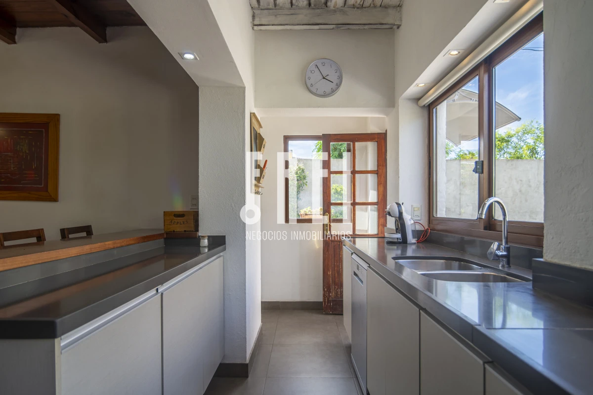 Casa ID.88 - HERMOSA CASA EN VENTA 3 DORMITORIOS+ CASA DE HUESPEDES PISCINA Y PARRILLERO