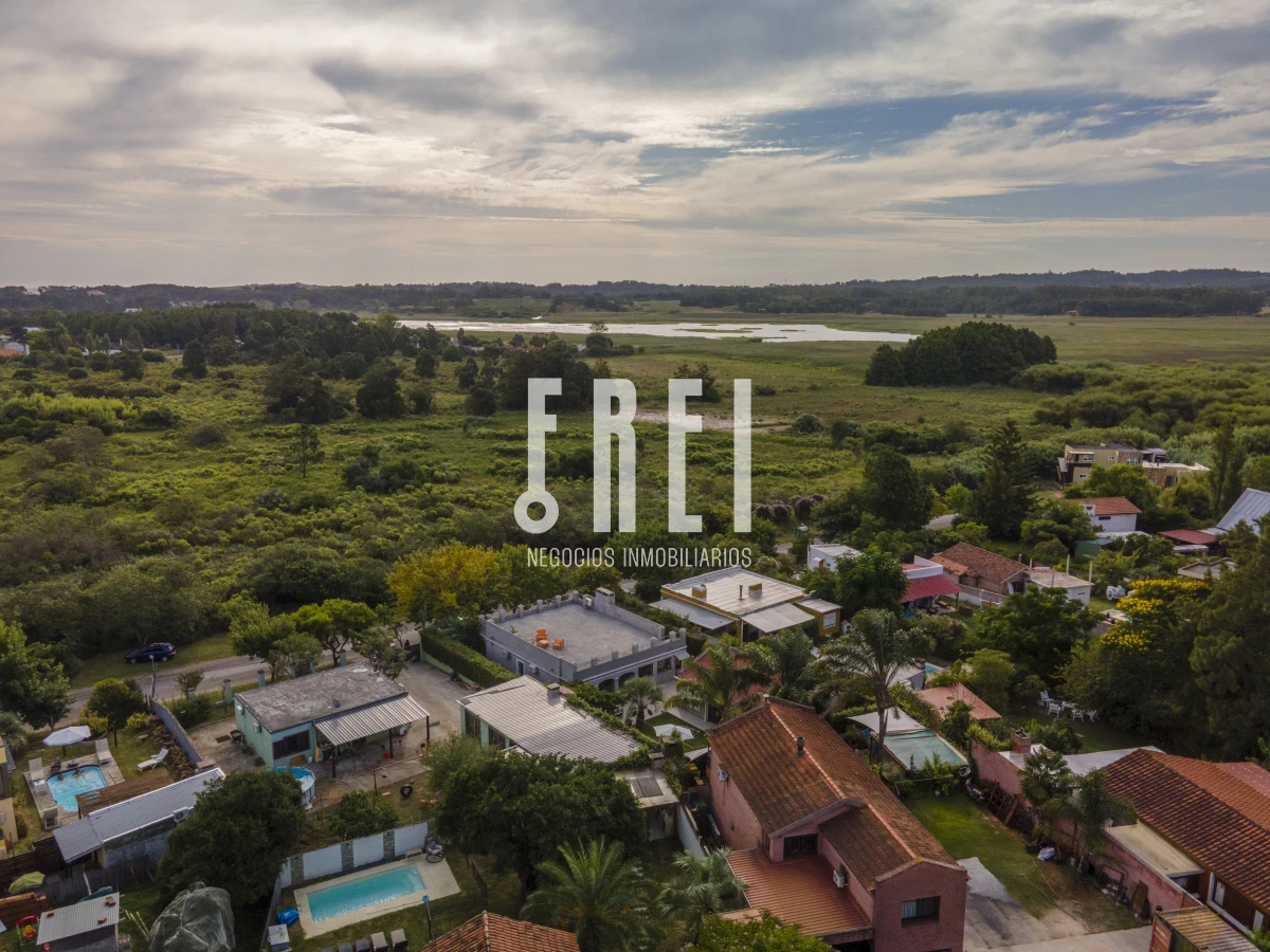 Casa ID.88 - HERMOSA CASA EN VENTA 3 DORMITORIOS+ CASA DE HUESPEDES PISCINA Y PARRILLERO