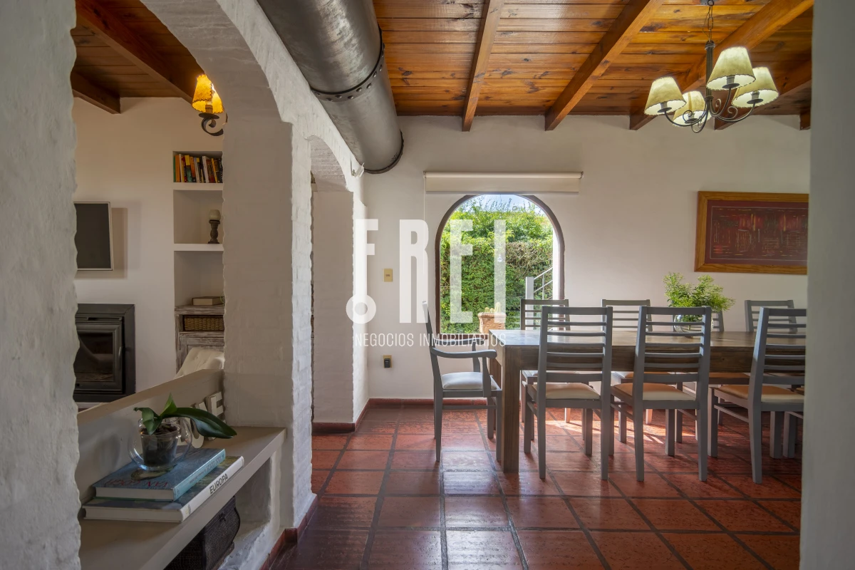 Casa ID.88 - HERMOSA CASA EN VENTA 3 DORMITORIOS+ CASA DE HUESPEDES PISCINA Y PARRILLERO