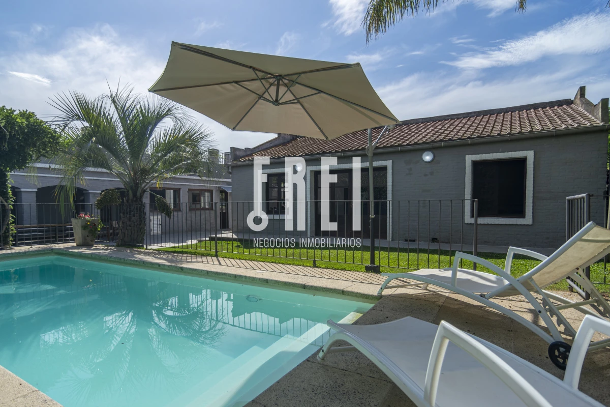 Casa ID.88 - HERMOSA CASA EN VENTA 3 DORMITORIOS+ CASA DE HUESPEDES PISCINA Y PARRILLERO