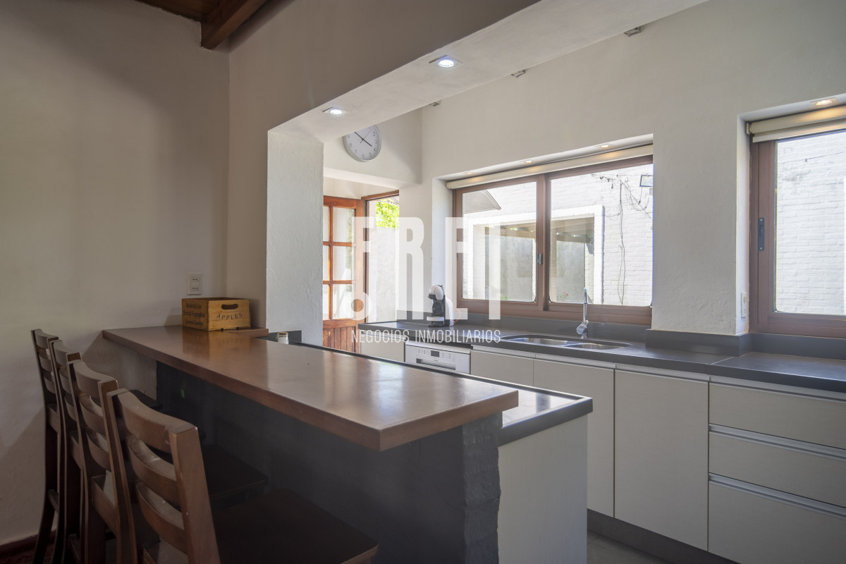 Casa ID.88 - HERMOSA CASA EN VENTA 3 DORMITORIOS+ CASA DE HUESPEDES PISCINA Y PARRILLERO