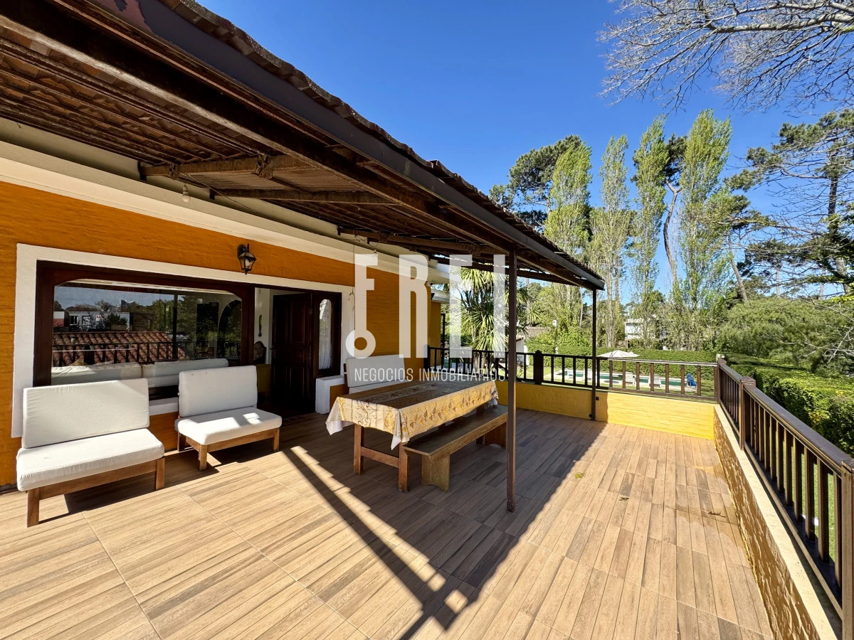Casa ID.621 - Chalet 4 dormitorios en alquiler temporal Punta del Este