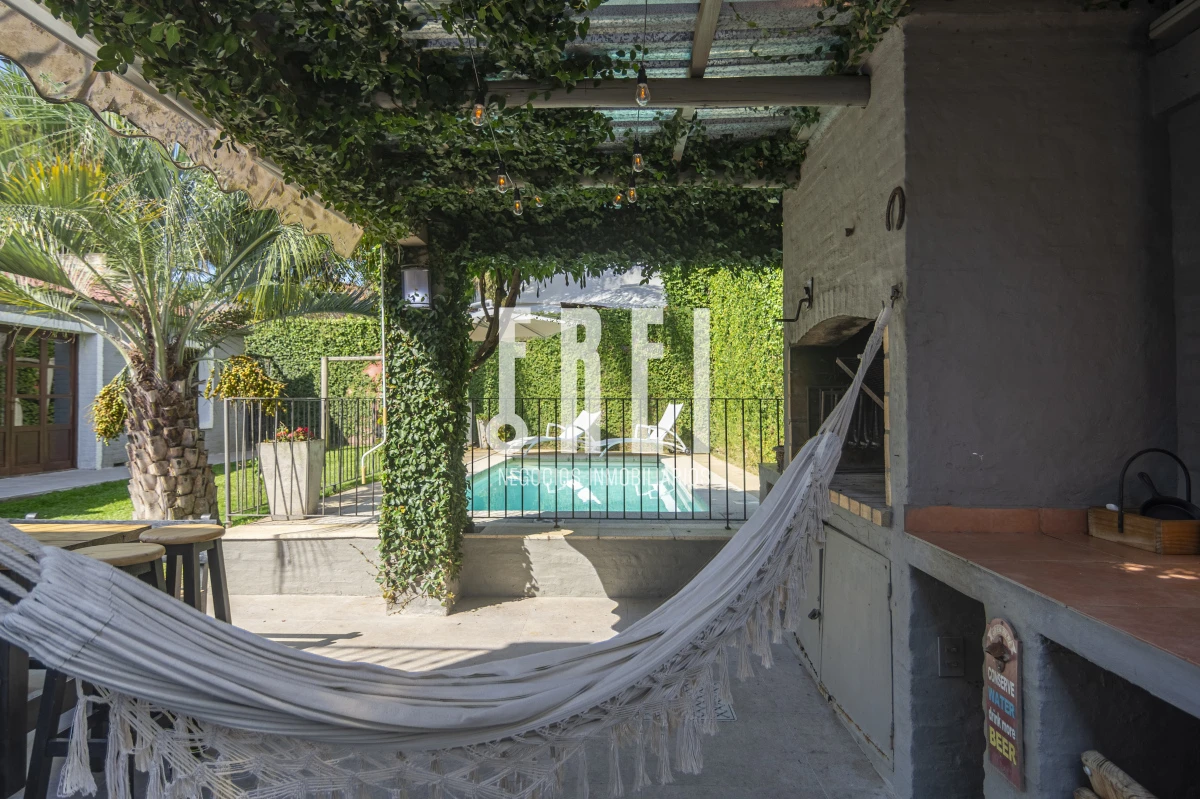 Casa ID.88 - HERMOSA CASA EN VENTA 3 DORMITORIOS+ CASA DE HUESPEDES PISCINA Y PARRILLERO