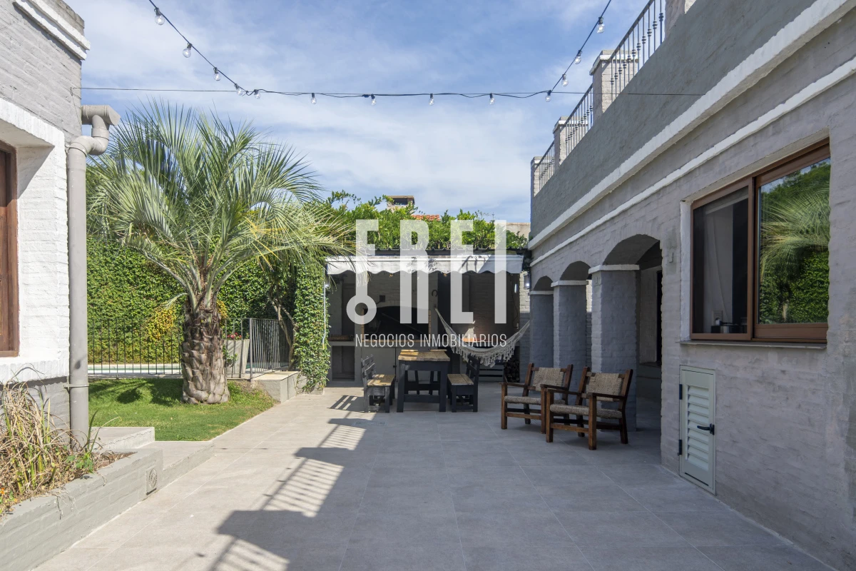 Casa ID.88 - HERMOSA CASA EN VENTA 3 DORMITORIOS+ CASA DE HUESPEDES PISCINA Y PARRILLERO