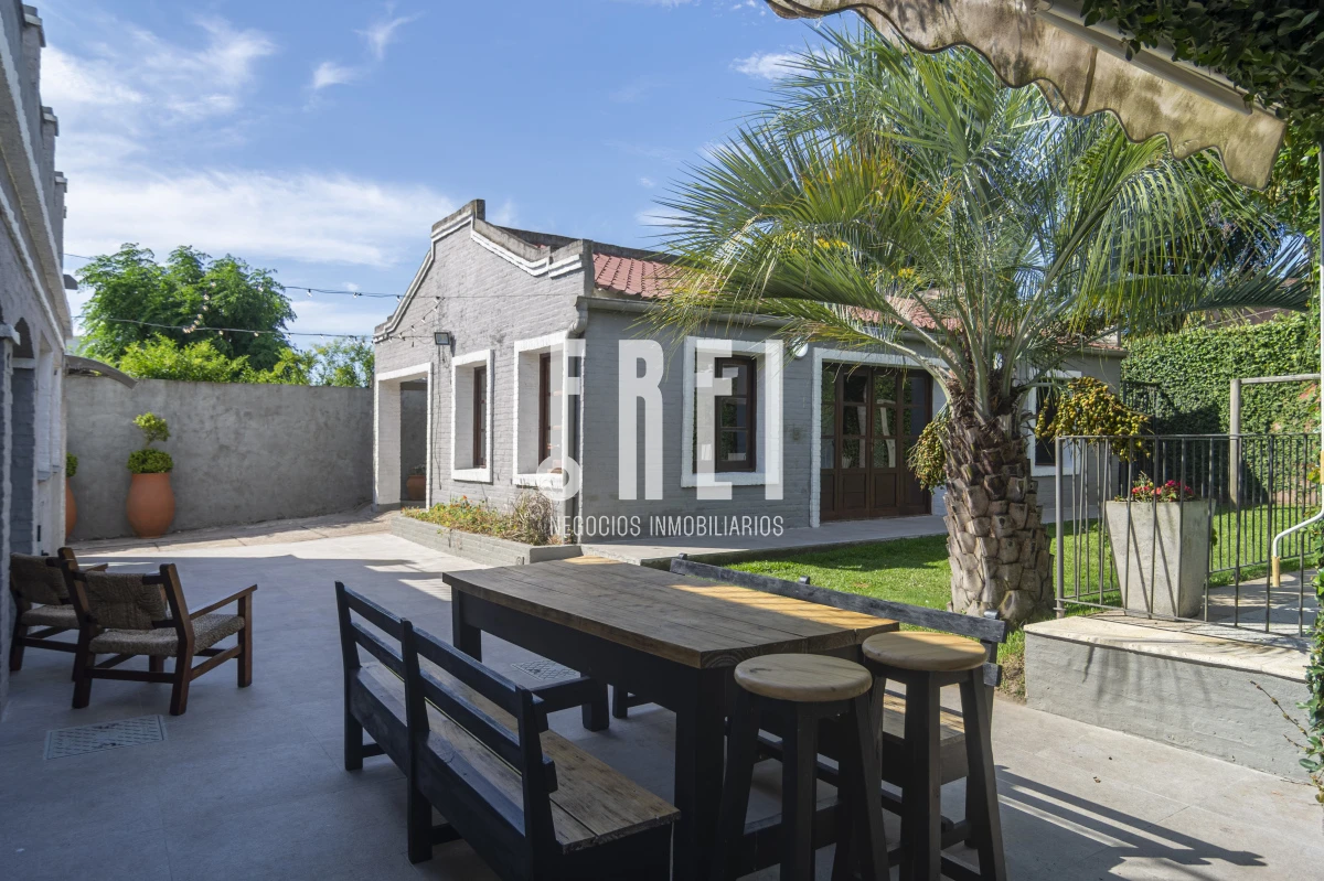 Casa ID.88 - HERMOSA CASA EN VENTA 3 DORMITORIOS+ CASA DE HUESPEDES PISCINA Y PARRILLERO