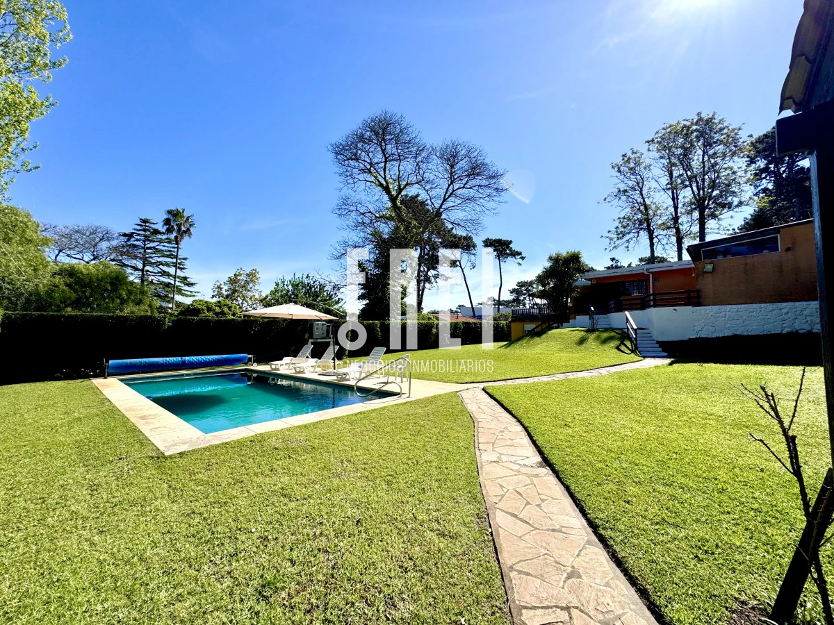 Casa ID.621 - Chalet 4 dormitorios en alquiler temporal Punta del Este