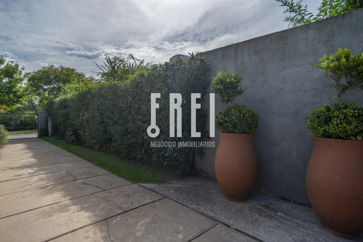 Casa ID.88 - HERMOSA CASA EN VENTA 3 DORMITORIOS+ CASA DE HUESPEDES PISCINA Y PARRILLERO