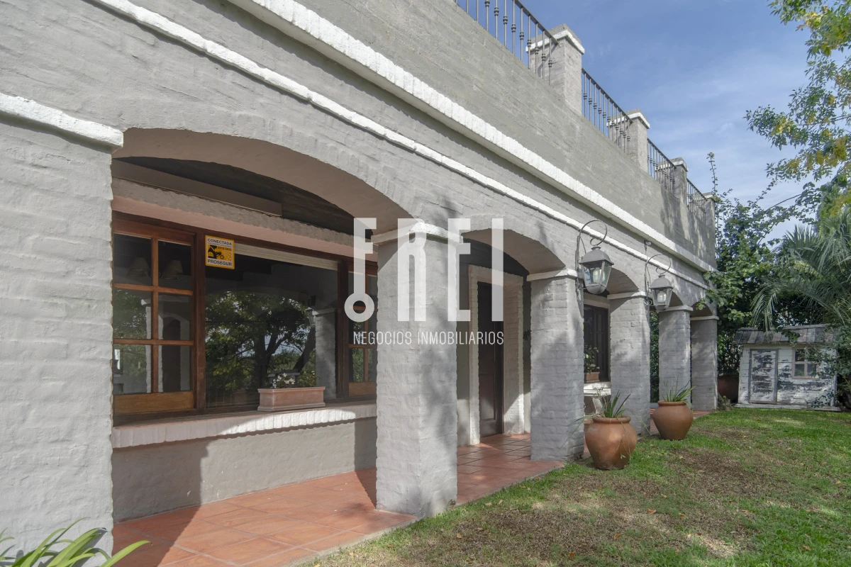 Casa ID.88 - HERMOSA CASA EN VENTA 3 DORMITORIOS+ CASA DE HUESPEDES PISCINA Y PARRILLERO
