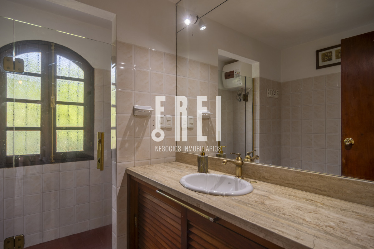 Casa ID.88 - HERMOSA CASA EN VENTA 3 DORMITORIOS+ CASA DE HUESPEDES PISCINA Y PARRILLERO