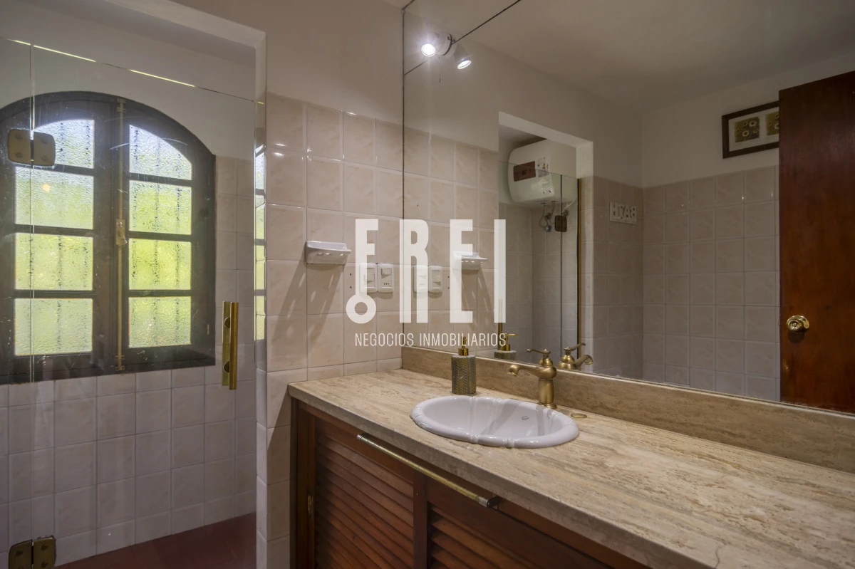 Casa ID.88 - HERMOSA CASA EN VENTA 3 DORMITORIOS+ CASA DE HUESPEDES PISCINA Y PARRILLERO
