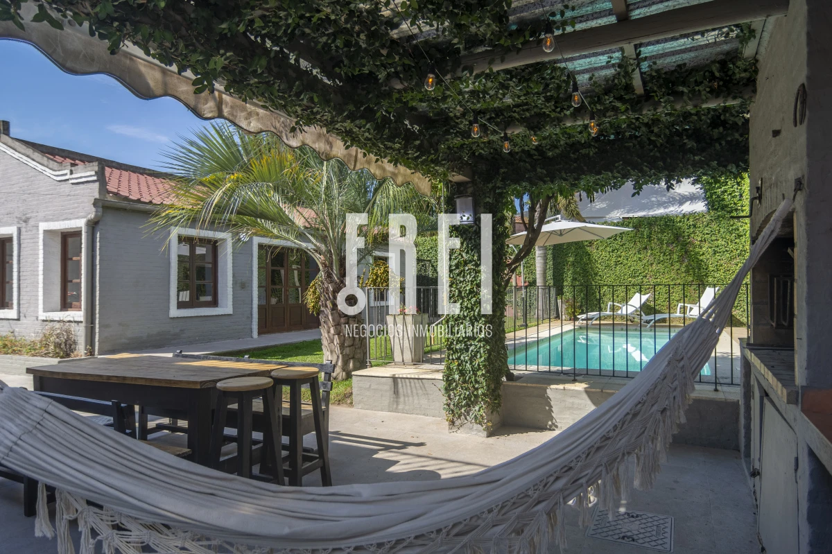 Casa ID.88 - HERMOSA CASA EN VENTA 3 DORMITORIOS+ CASA DE HUESPEDES PISCINA Y PARRILLERO