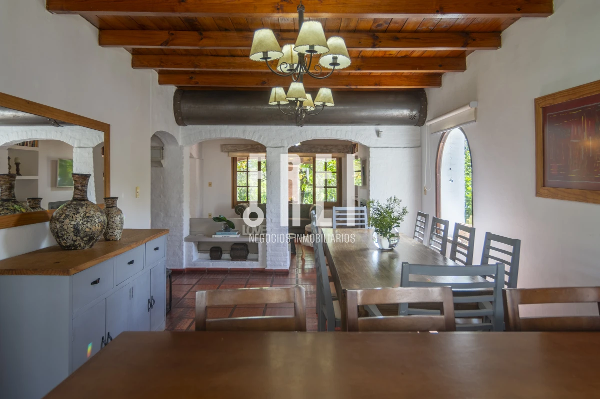 Casa ID.88 - HERMOSA CASA EN VENTA 3 DORMITORIOS+ CASA DE HUESPEDES PISCINA Y PARRILLERO