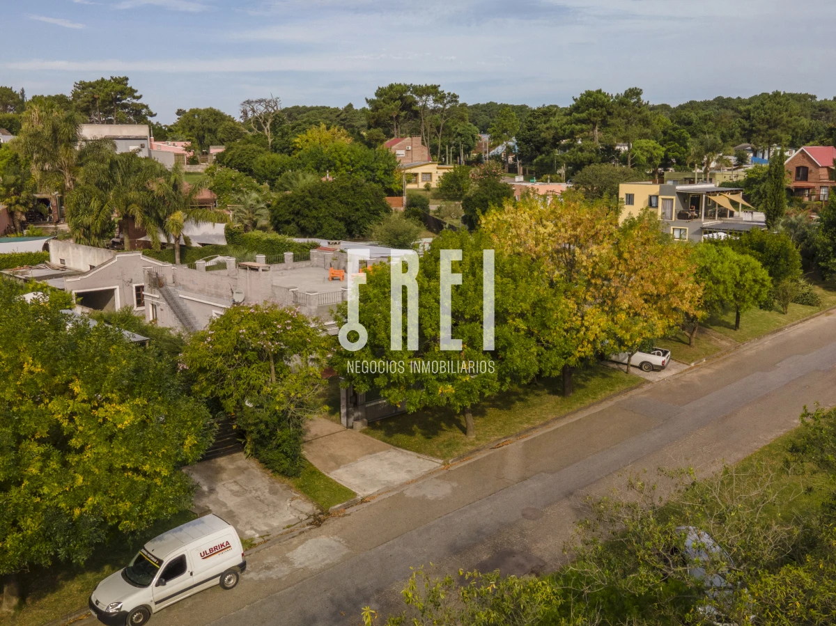 Casa ID.88 - HERMOSA CASA EN VENTA 3 DORMITORIOS+ CASA DE HUESPEDES PISCINA Y PARRILLERO