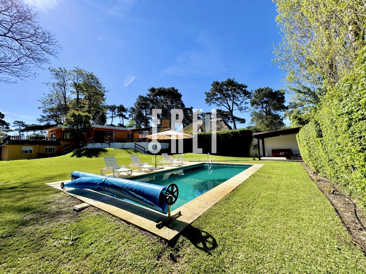 Casa ID.621 - Chalet 4 dormitorios en alquiler temporal Punta del Este