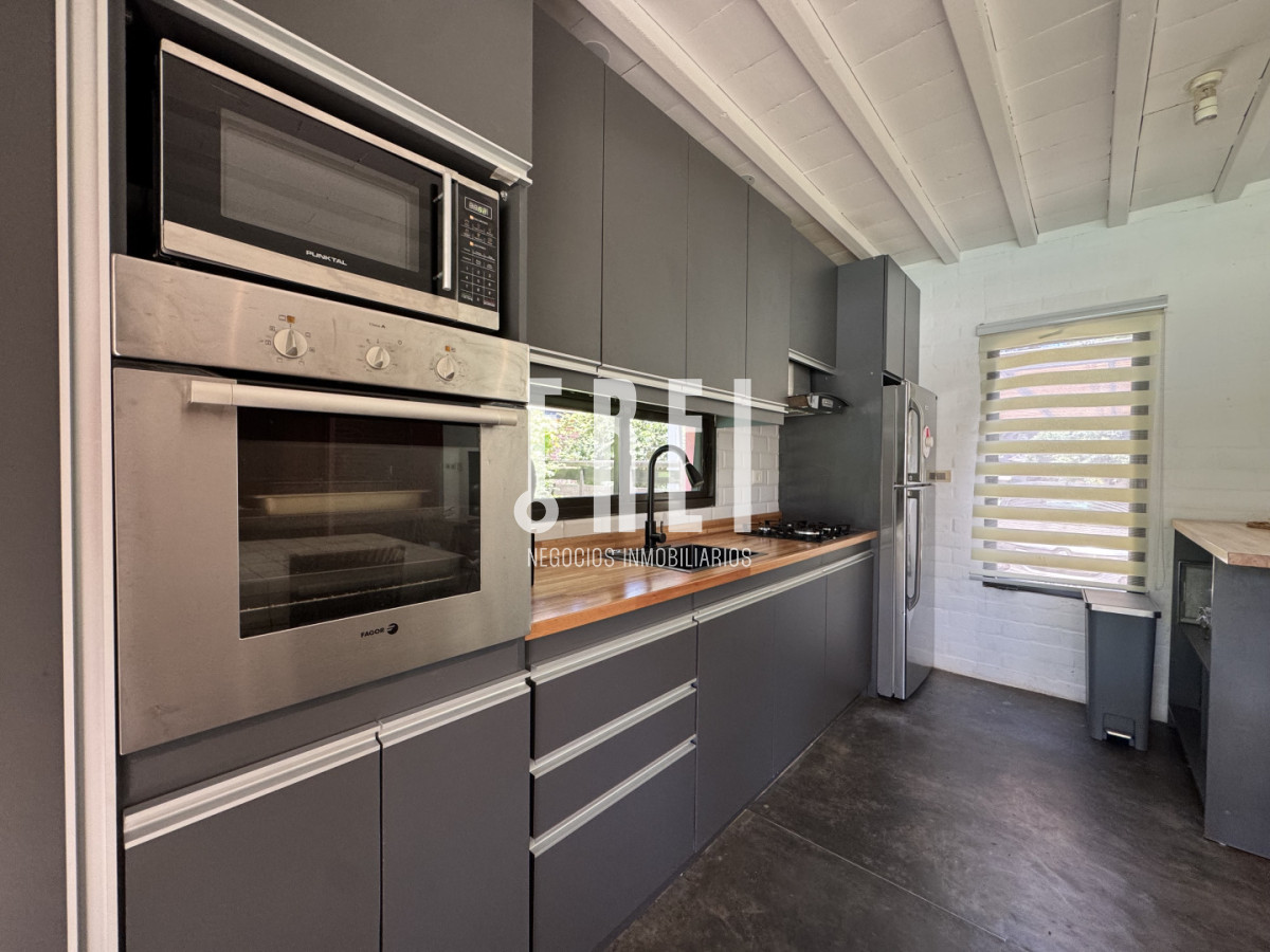 Casa ID.637 - Casa 2 dormitorios en Pinares, parrillero, piscina y jacuzzi.