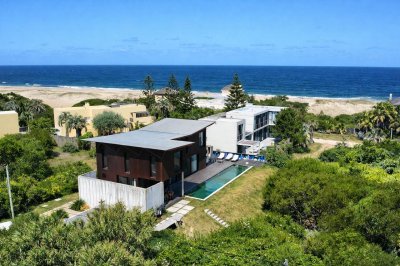 Casa en venta 6 Dormitorios en Punta piedras Manantiales - Punta del Este