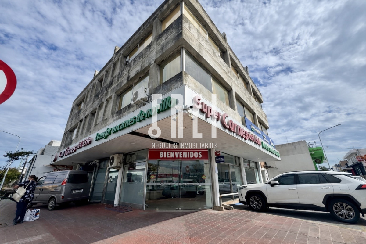 LOCAL COMERCIAL EN CENTRO DE MALDONADO - FNI755L