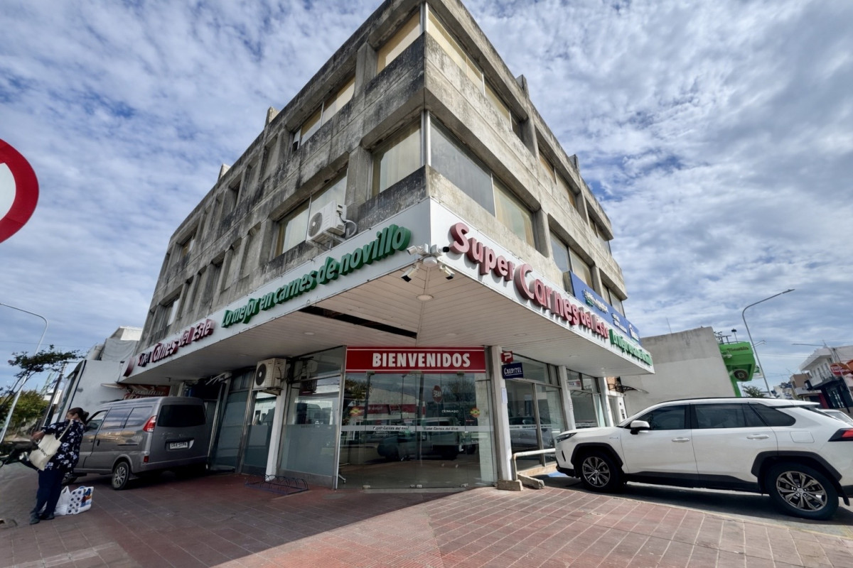 LOCAL COMERCIAL EN CENTRO DE MALDONADO