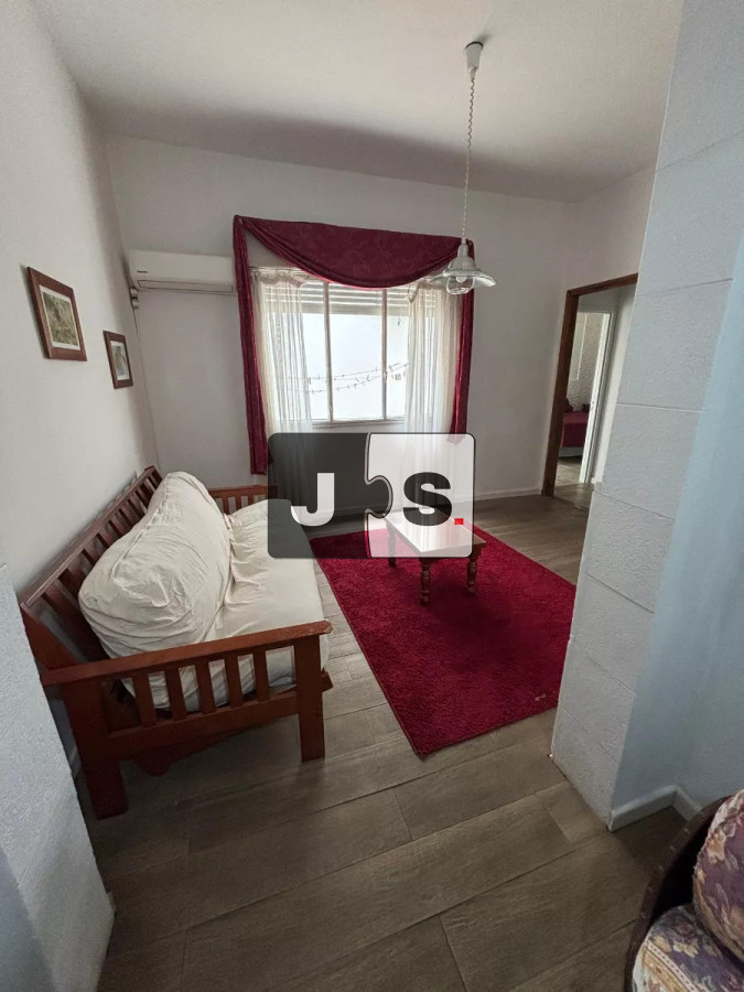 Apartamento ID.2532 - Vendo apartamento 2 dormitorios en Centro con patio y lavadero