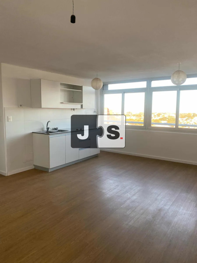 Apartamento ID.3884 - Venta Apartamento 2 Dormitorios, 1 Baño, Opción a Garage, La Blanqueada 