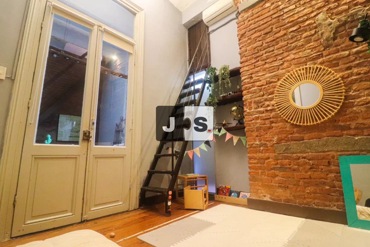 Apartamento ID.2456 - Vendo Apartamento, 4 Dormitorios, 1 Baños, Barrio Cordón 