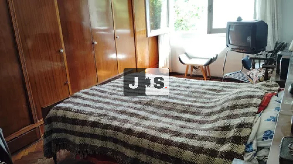 Apartamento ID.2477 - Vendo apartamento 3 dormitorios en Centro con balcón