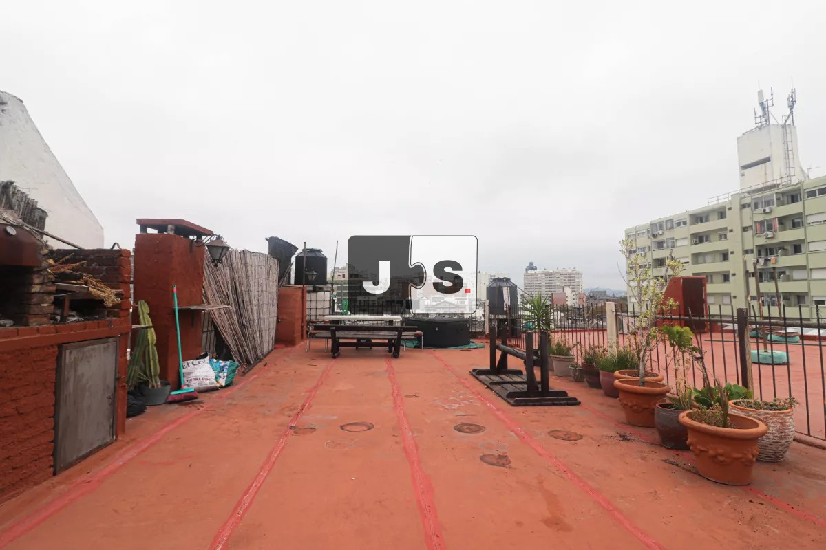 Apartamento ID.2456 - Vendo Apartamento, 4 Dormitorios, 1 Baños, Barrio Cordón 