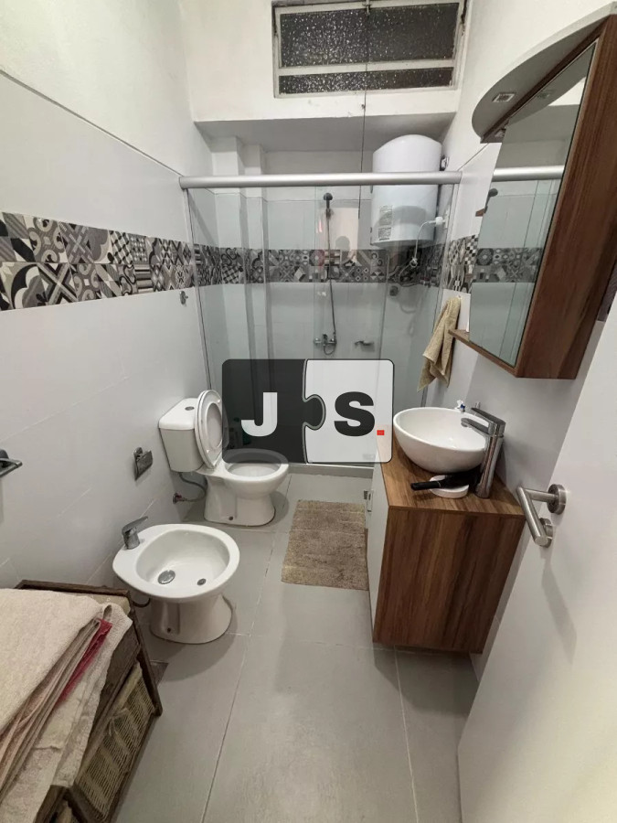 Apartamento ID.2532 - Vendo apartamento 2 dormitorios en Centro con patio y lavadero