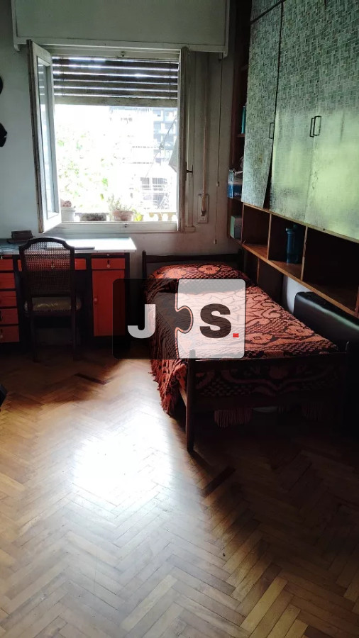 Apartamento ID.2477 - Vendo apartamento 3 dormitorios en Centro con balcón