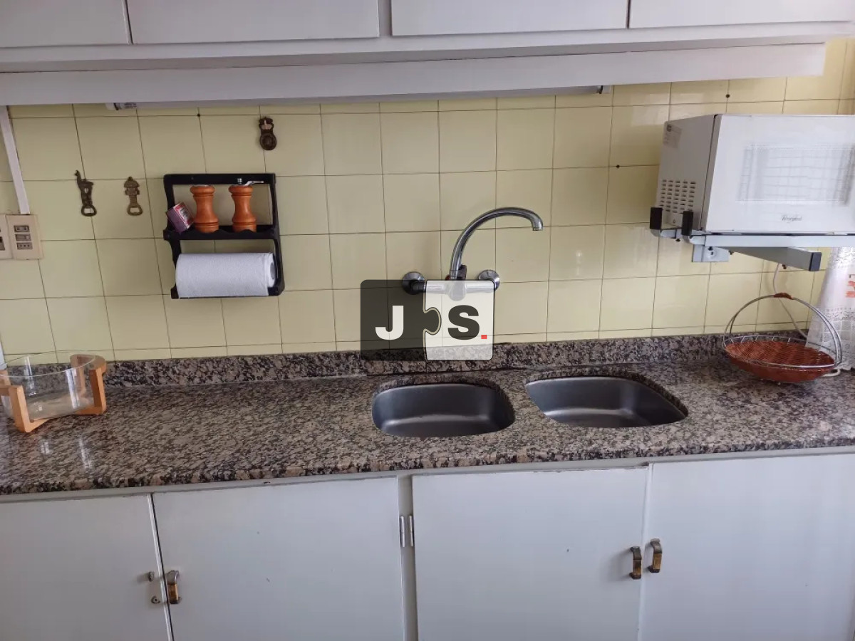 Apartamento ID.4422 - Vendo apartamento 3 dormitorios, 2 baños, cochera, Pocitos