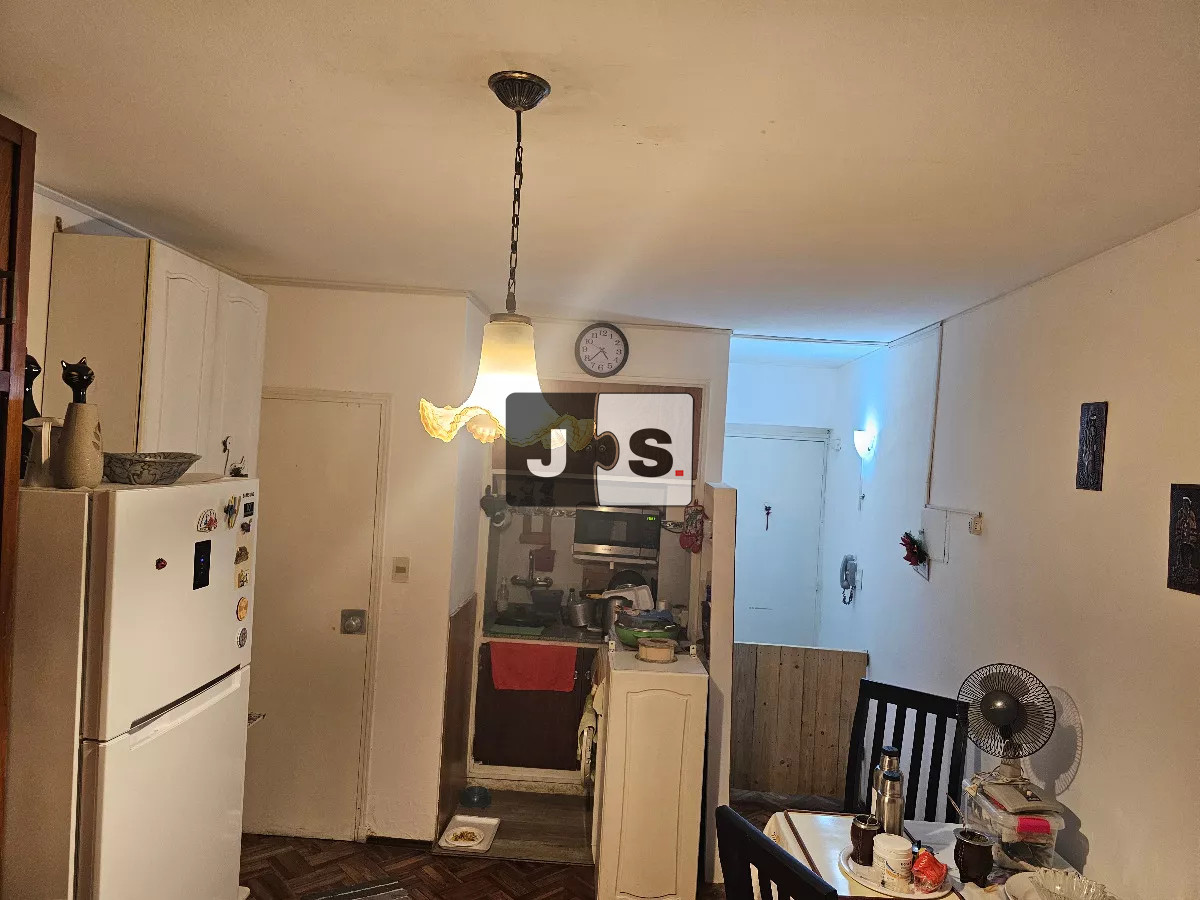 Apartamento ID.2512 - Vendo monoambiente en Centro con dormitorio definido!