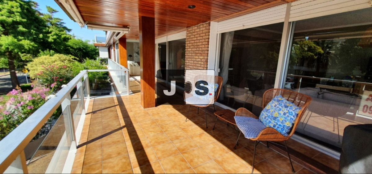 Apartamento ID.1934 - Alquiler Apartamento 3 Dormitorios y 4 Baños con Cochera Doble en Carrasco 