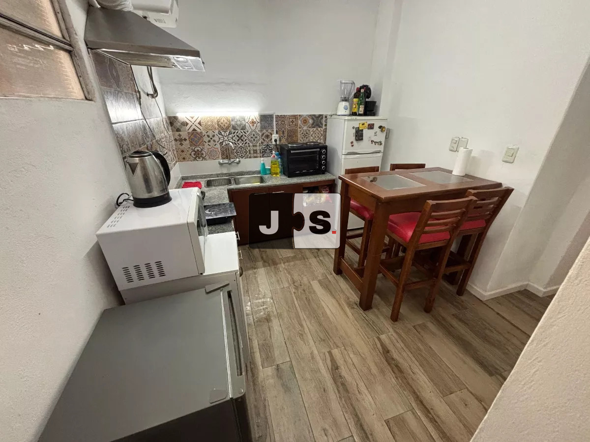 Apartamento ID.2532 - Vendo apartamento 2 dormitorios en Centro con patio y lavadero
