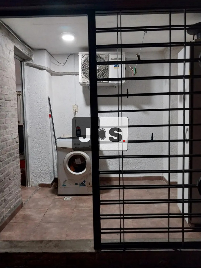 Apartamento ID.3686 - Venta apartamento 2 dormitorios con patio y fondo en Lezica 