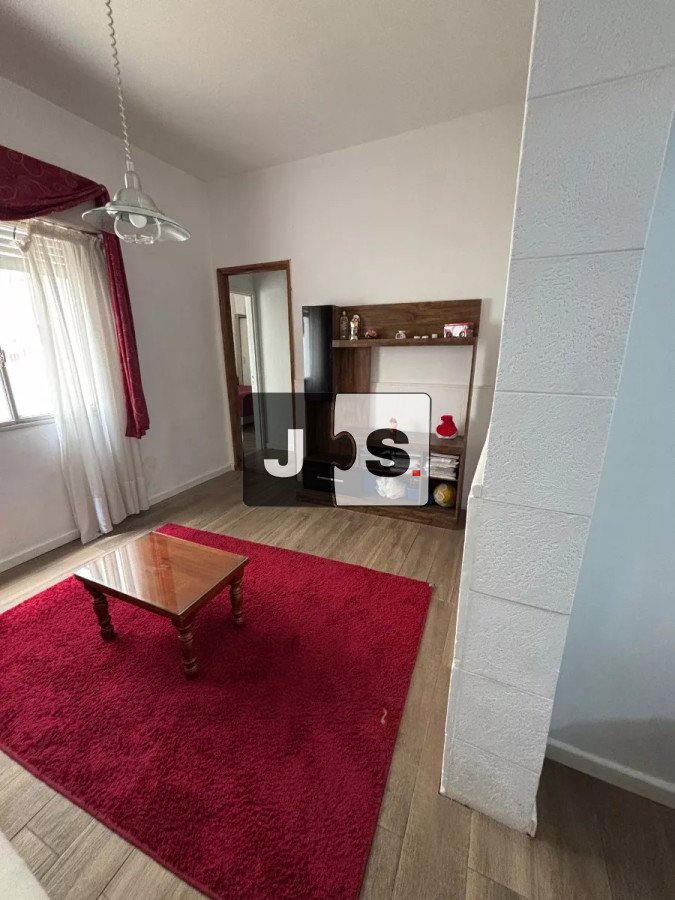 Apartamento ID.2532 - Vendo apartamento 2 dormitorios en Centro con patio y lavadero