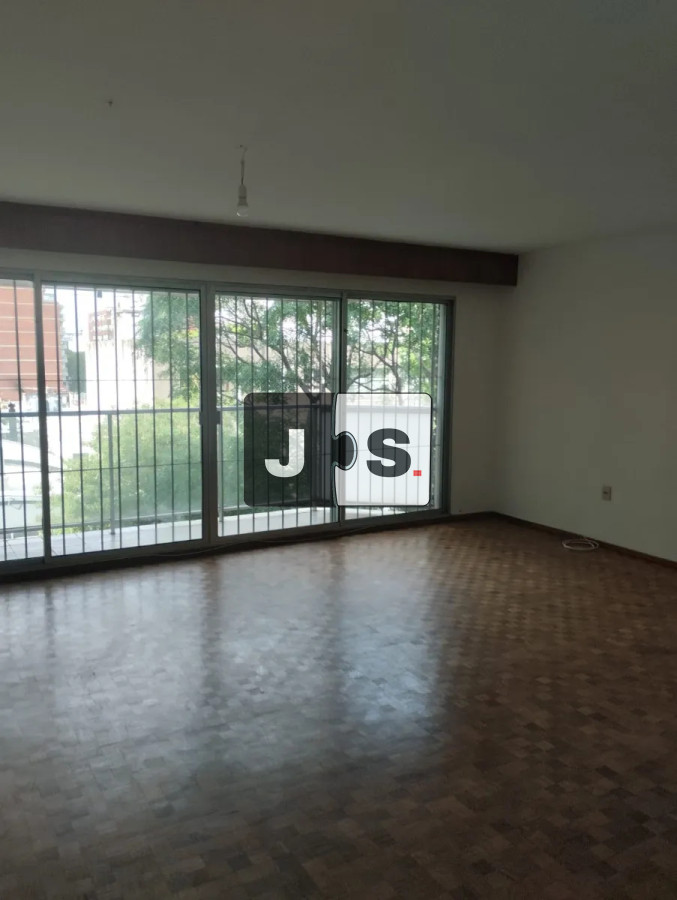 Apartamento ID.3632 - Vendo apartamento de 4 dormitorios en Punta Carretas con cochera