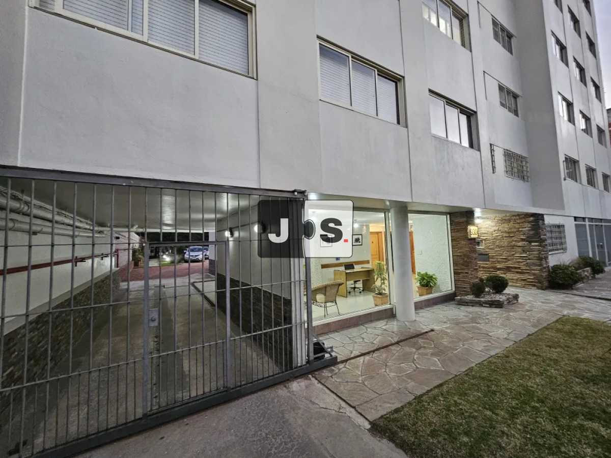 Apartamento ID.4167 - Vendo apartamento con 3 dormitorios con garage 