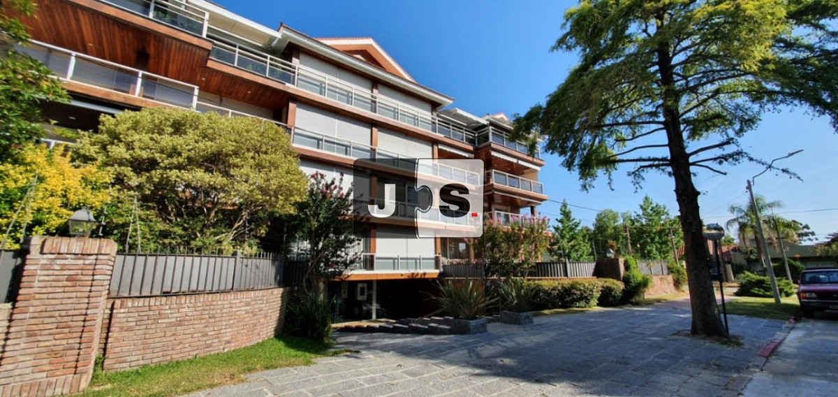 Apartamento ID.1934 - Alquiler Apartamento 3 Dormitorios y 4 Baños con Cochera Doble en Carrasco 