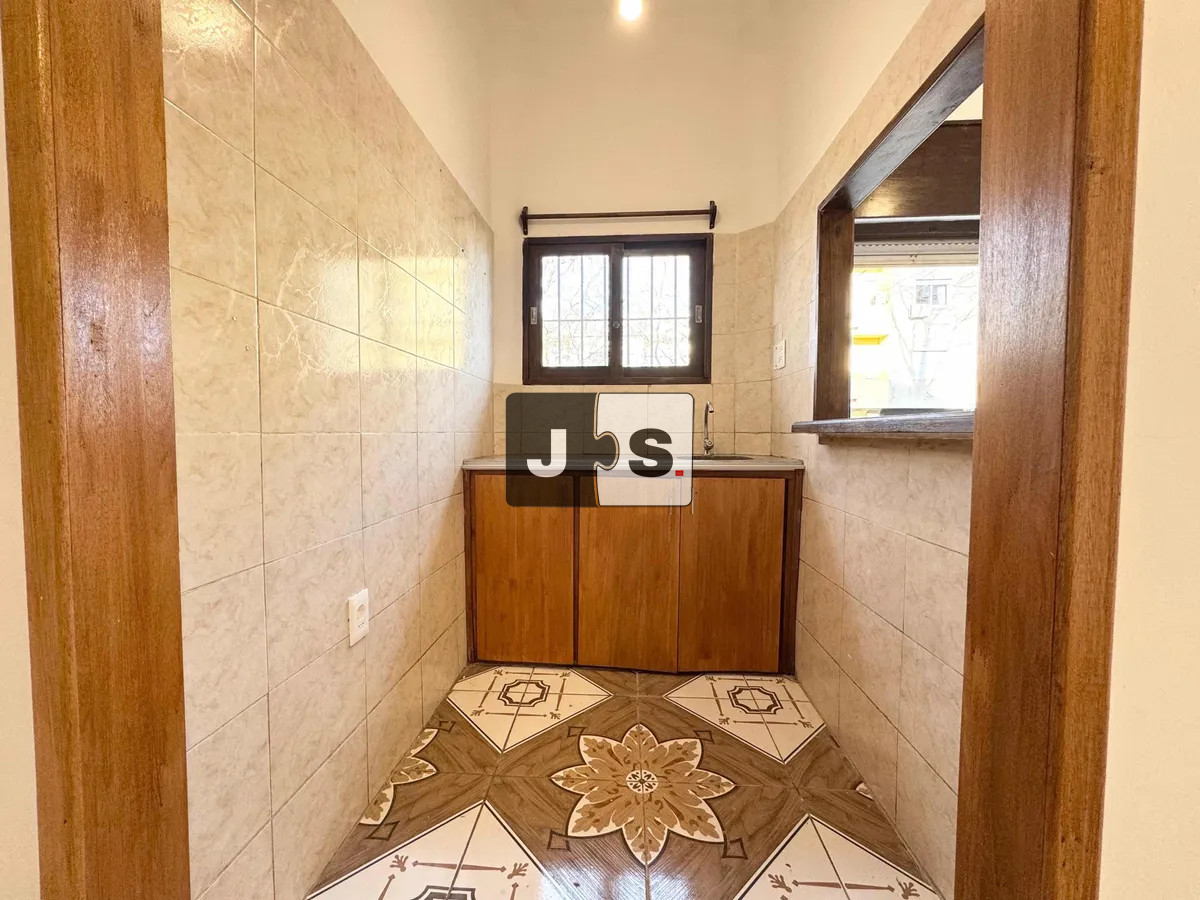 Apartamento ID.4280 - Vendo apartamento tipo casa, 2 dormitorios, patio, Buceo 