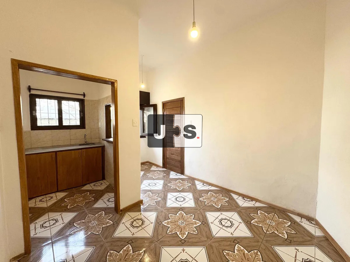 Apartamento ID.4280 - Vendo apartamento tipo casa, 2 dormitorios, patio, Buceo 