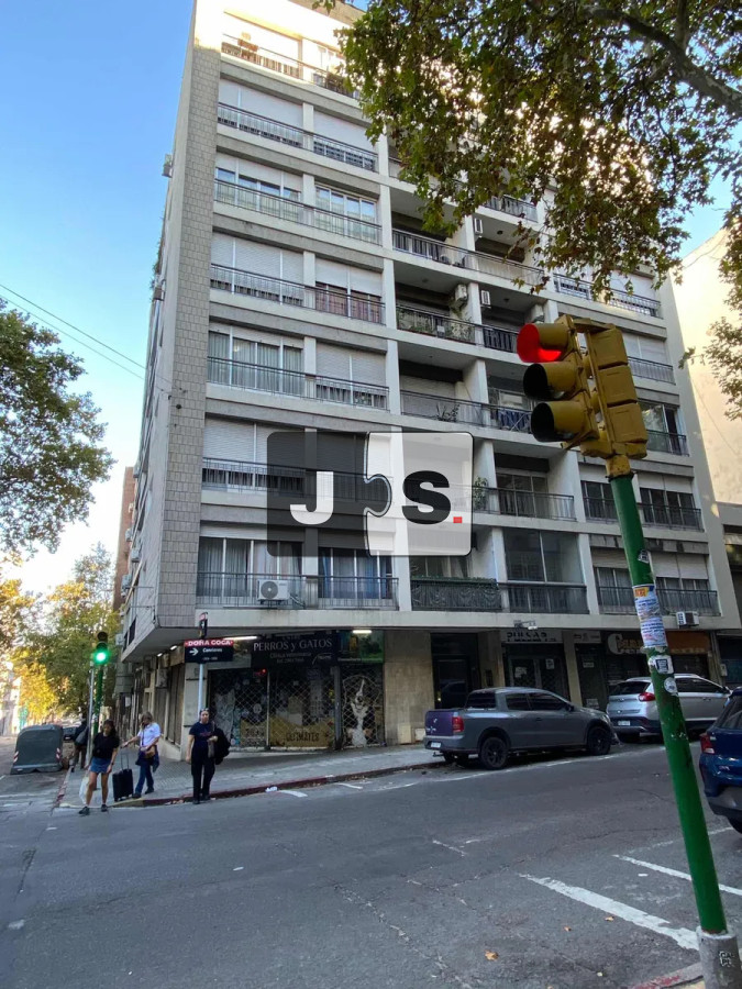 Apartamento ID.3528 - Alquiler Apartamento, 1 Dormitorios, 1 Baños, Terraza exclusiva, Barrio Centro