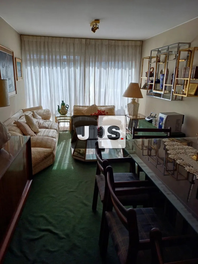 Apartamento ID.4422 - Vendo apartamento 3 dormitorios, 2 baños, cochera, Pocitos