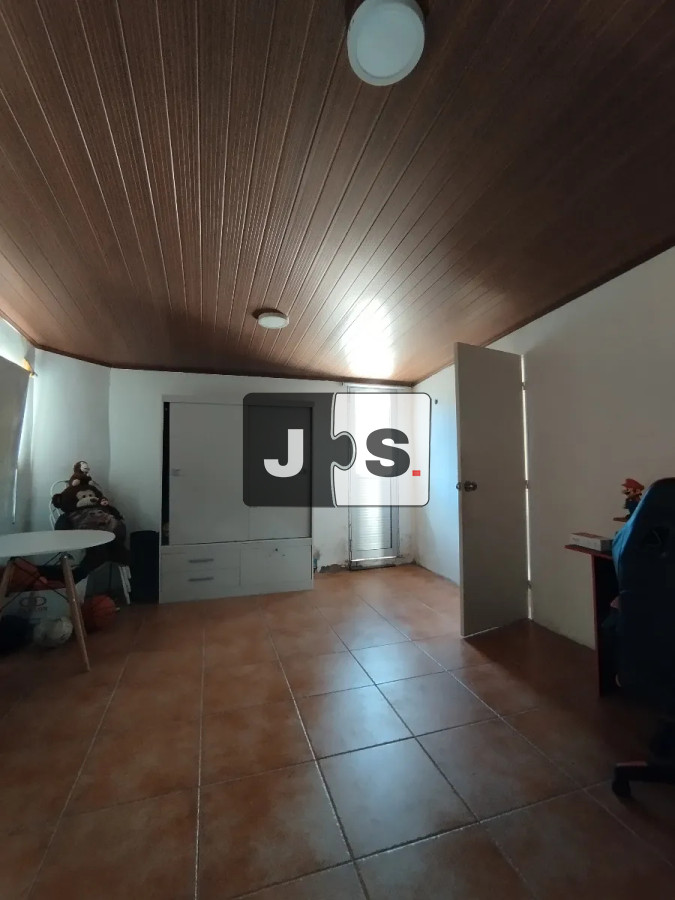 Apartamento ID.3706 - Venta Apartamento tipo Casa 3 Dormitorios, estufa a leña, Cordón